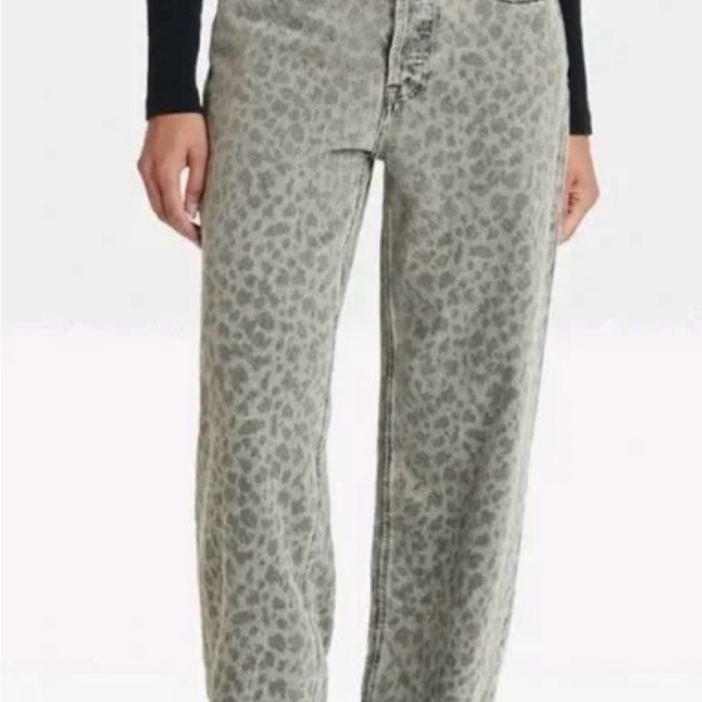 Universal Thread Gray Leopard Print Straight Leg Jeans